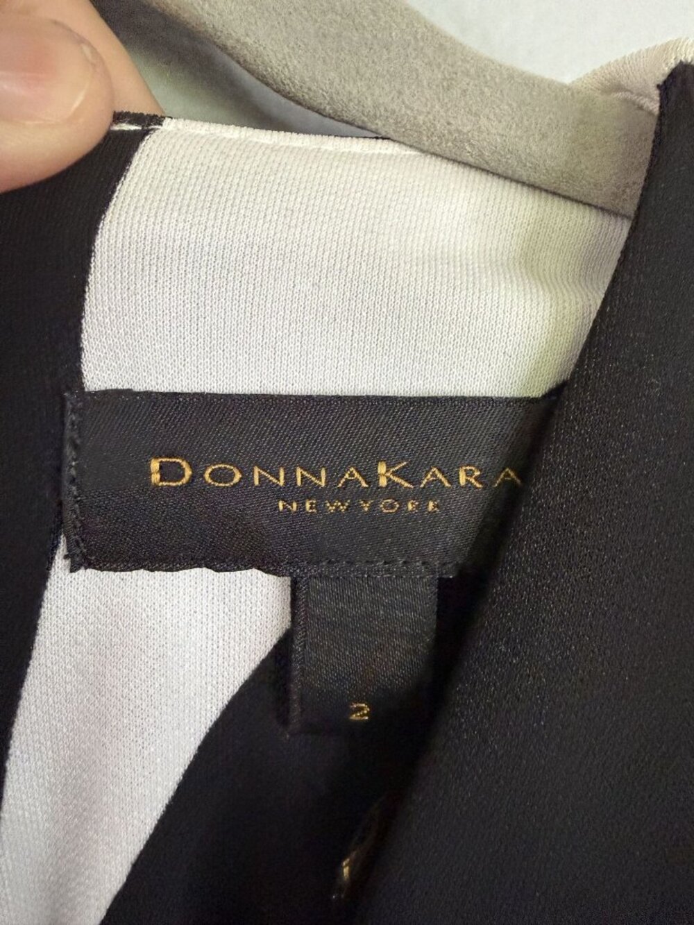 Donna Karan Black & White Abstract Print Dress With Gold Ring Detail Size 2 - Picture 3 of 5
